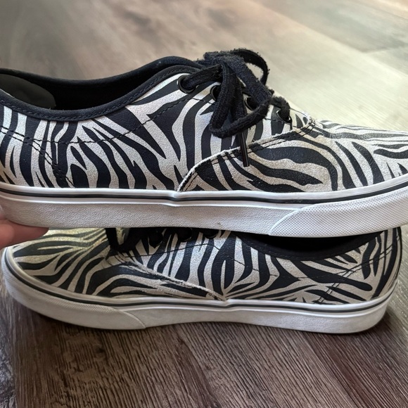 Zebra Women’s Vans – Size 9 - Picture 6 of 8